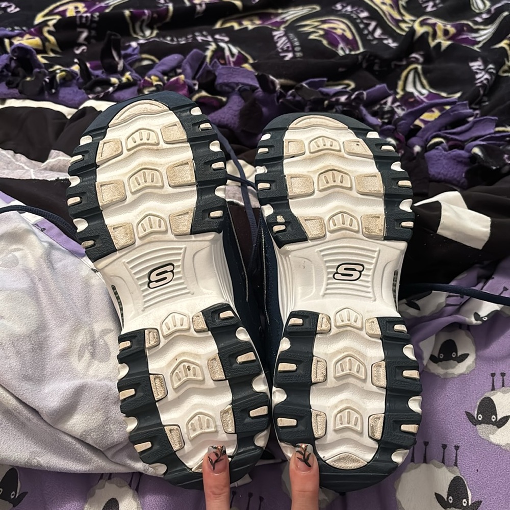 Skechers D’lites w/ Air-Cooled Memory Foam. - Picture 6 of 6